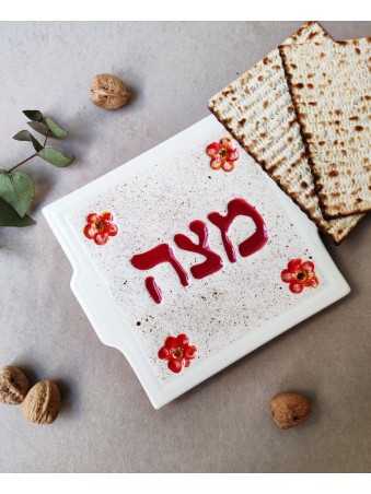 צלחת מצה מעוטרת עשויה קרמיקה, מתנות לפסח, יהודה ישראלי